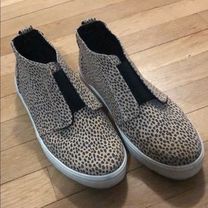 Giraffe printed sneakers